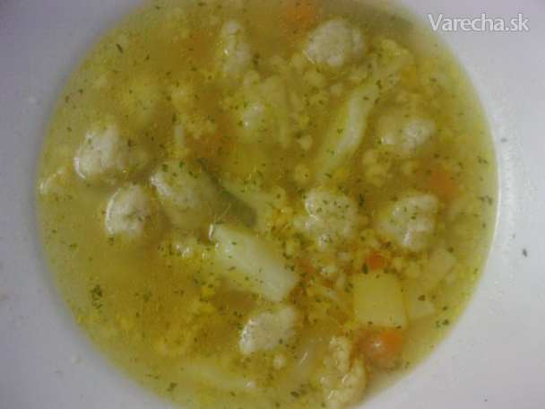 Zeleninová polievka so žemľovými knedličkami