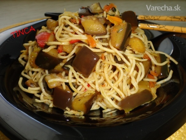 Baklažánové chow mein (fotorecept)