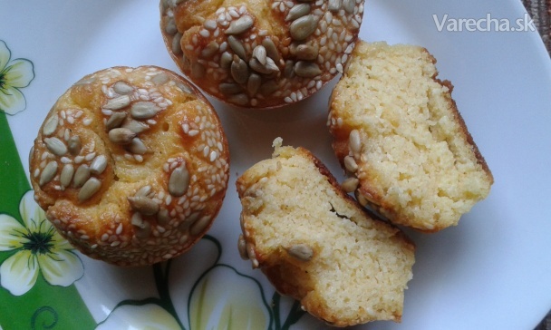 Špaldovo-kukuričné tvarohové slané muffiny