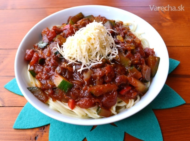 Špagety s cuketou a paradajkami