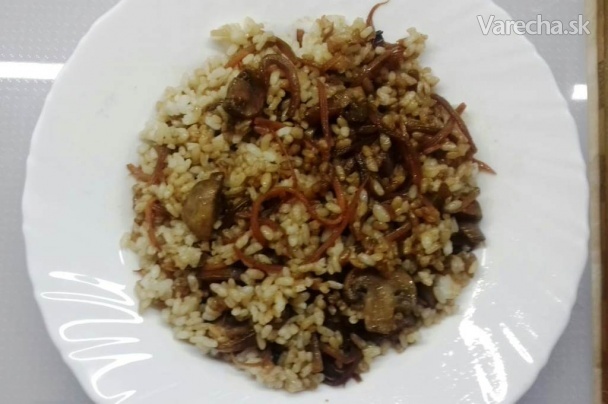 Pečená ryža so šampiňónmi a mrkvovými rezancami - obed alebo večera za 10 minút