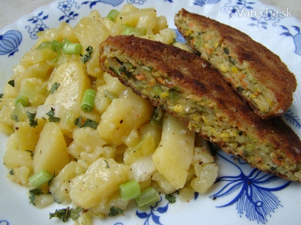 Recept - Jarný zemiakový šalát s mletým zeleninovým rezňom