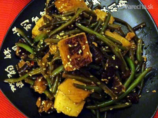 Teriyaki tofu so zelenou fazuľkou a sezamom