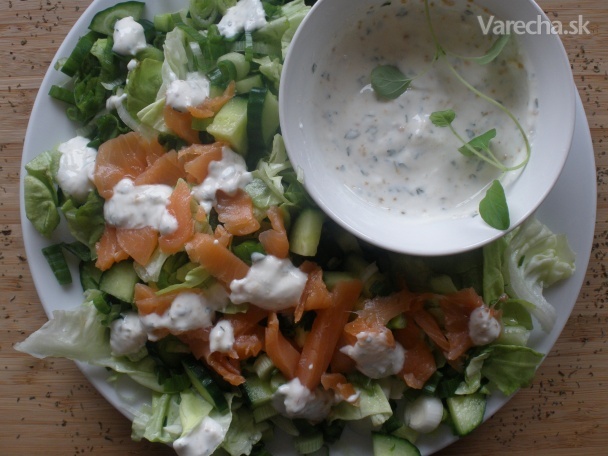 Recept - Údený losos na zelenom šaláte s jogurtovým dresingom