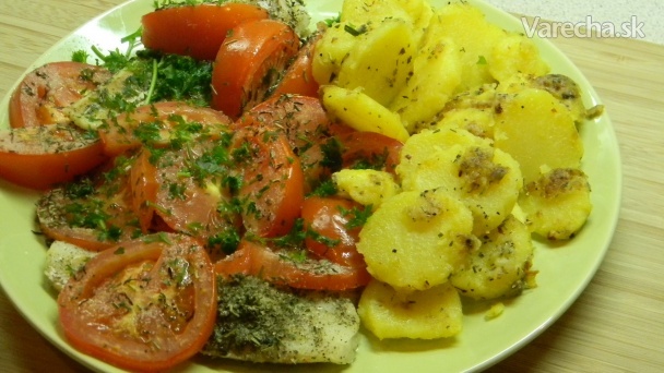 Pečená šťuka s paradajkami a restovanými zemiakmi