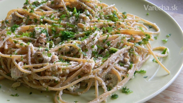 Recept - Špagety s orechami a omáčkou z parmezánu a tofu