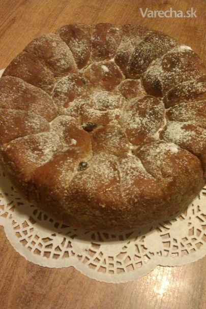 Orechovo-slivkový kysnutý koláč (fotorecet)