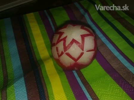 Ozdoba z reďkovky na studenú misu