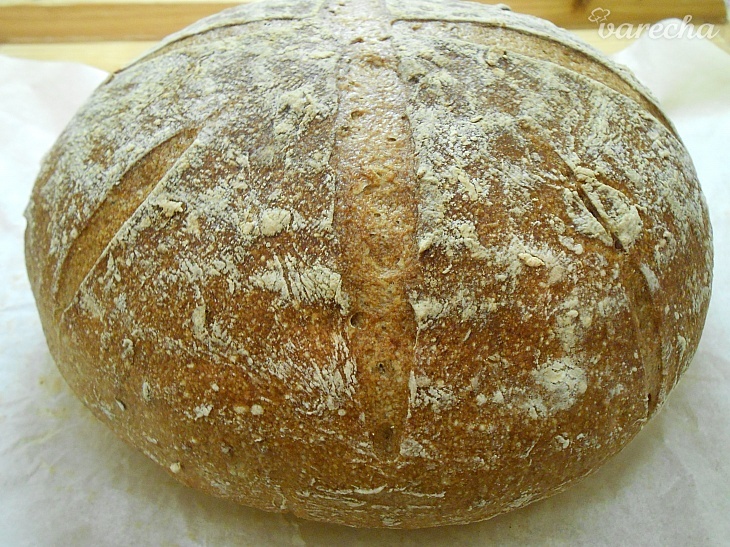 Bezlepkový kváskový chlieb s orechmi (fotorecept)