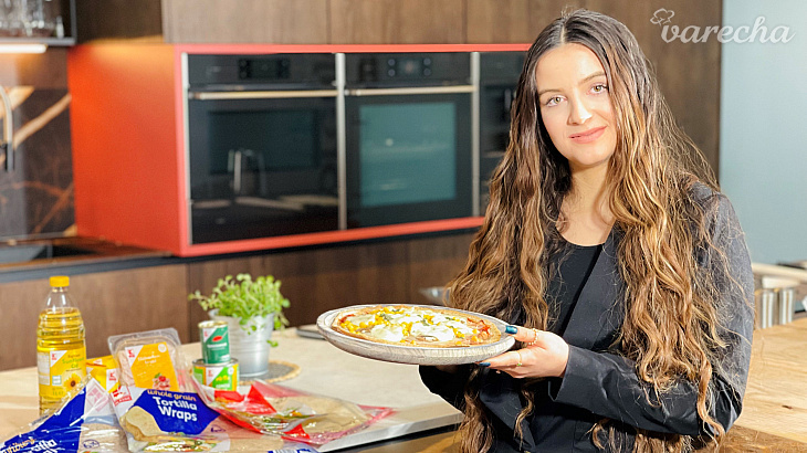 Fit pizza podľa influencerky Adriany Balúchovej (videorecept)