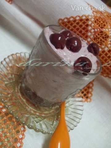 Tvarohovo-pudingový pohár s ovocím