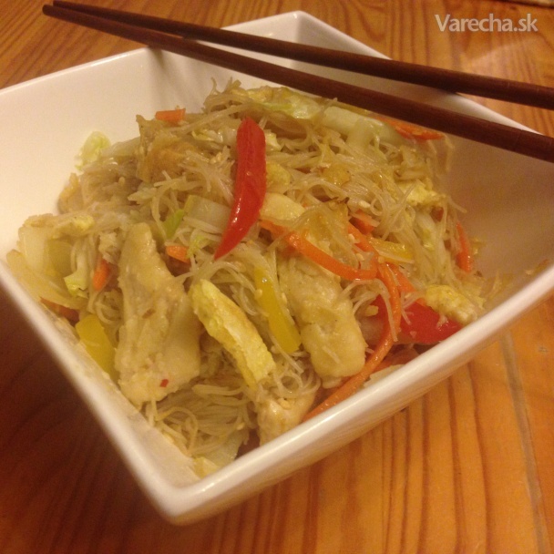 Ázijské ryžové vermicelli rezance s kuracím mäsom (fotorecept)