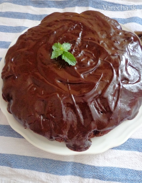 Cuketový koláč s čokoládovou polevou 