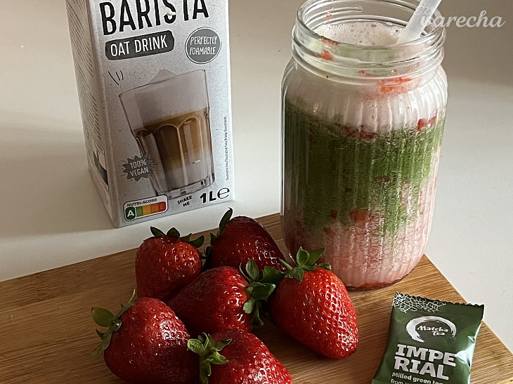 Dokonalé jahodové matcha latte