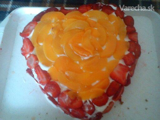 Ovocná torta v tvare srdca