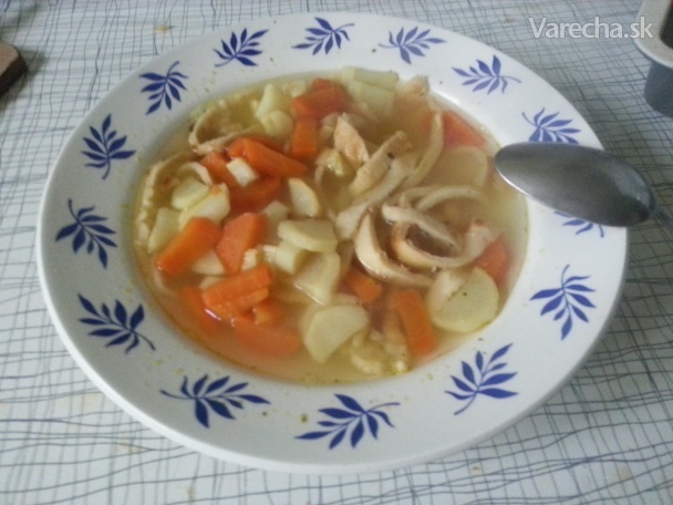 Zeleninova polievka s palacinkovými rezancami