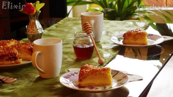 Mandľovo-medový koláč Bienenstich (fotorecept)