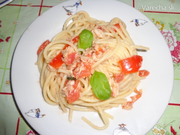 Spaghetti al tonno e pomodoro fresco (fotorecept)