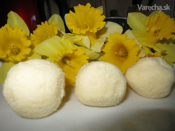 Low carb kokosové guľky s proteínom pre milovníkov masla