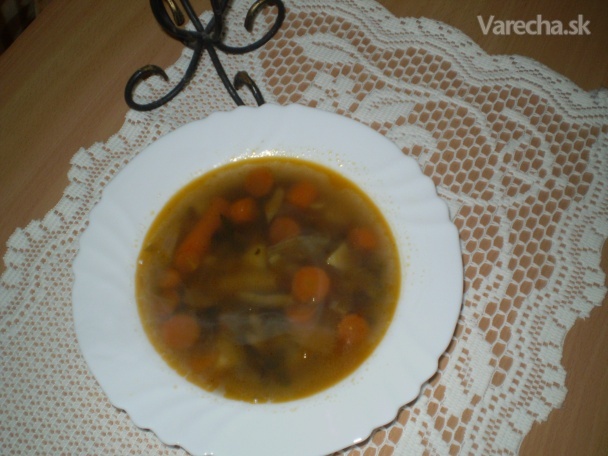 Hubová polievka so zeleninou