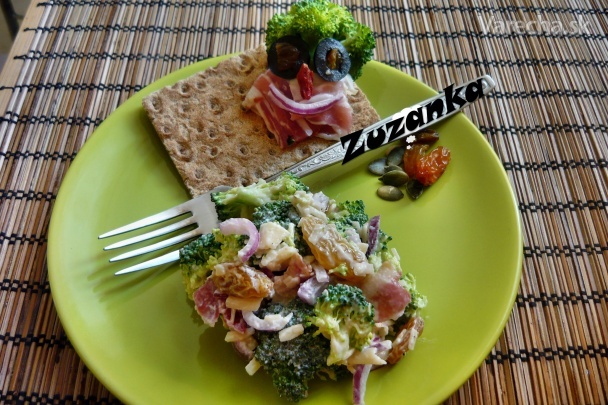 Brokolicový šalát so slaninou (fotorecept)