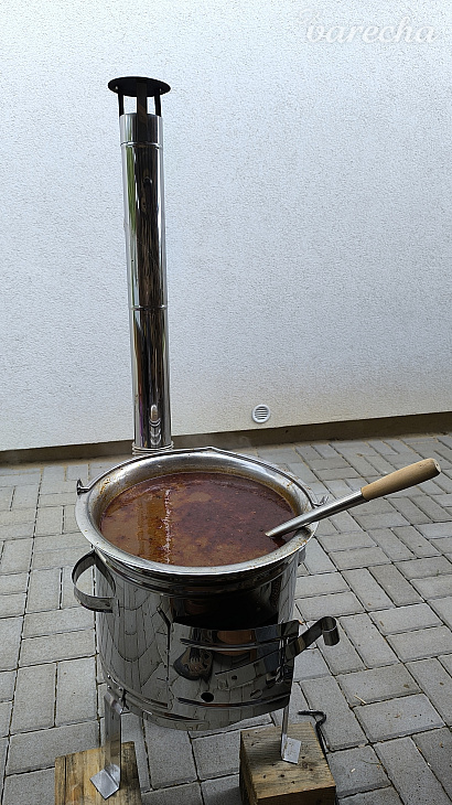 Kotlíkový hovädzí guláš (fotorecept)