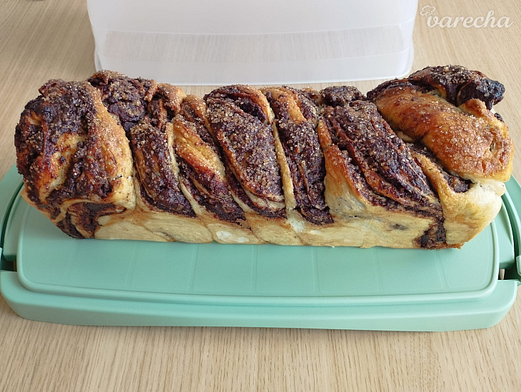 Orechovo-čokoládový pletenec