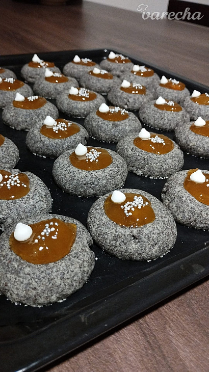 Makové vianočné koláčiky s džemom