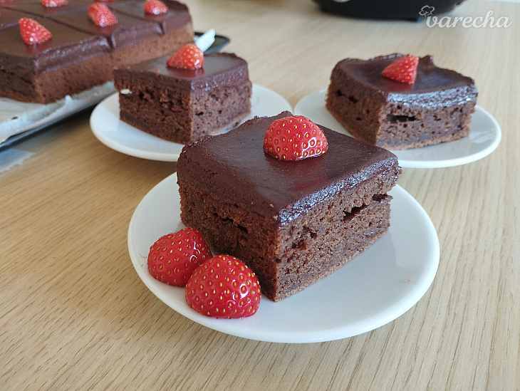 Perník s jahodovou polevou