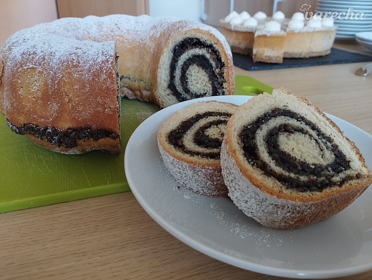 Kysnutá bábovka s orechovo-makovou plnkou