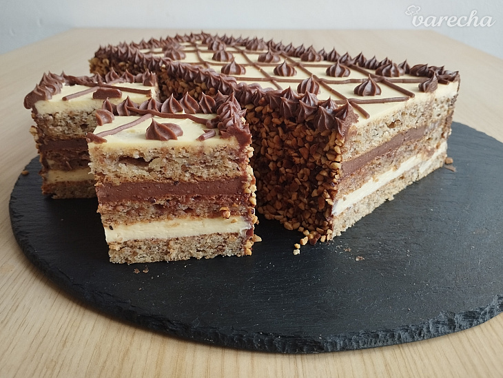 Apsheron - lieskovoorieškový zákusok