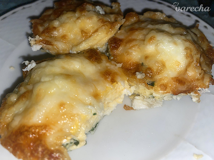 Vajíčkovo-syrové muffiny so špenátom