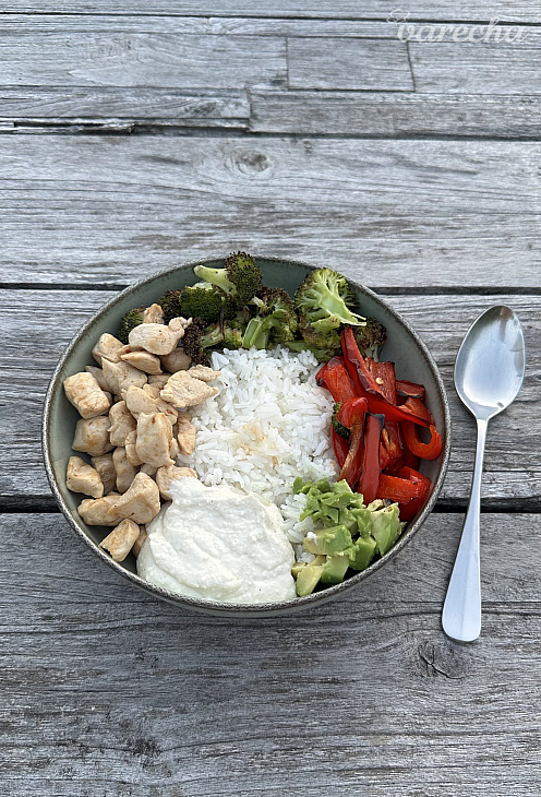 Tahini omáčka so syrom feta