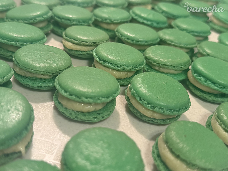 Pistáciové makrónky