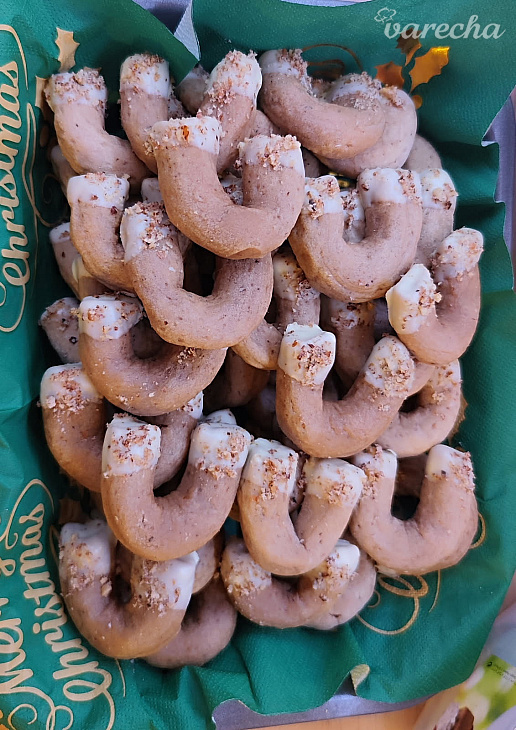 Kapučínové rožteky s vlašskými orechmi