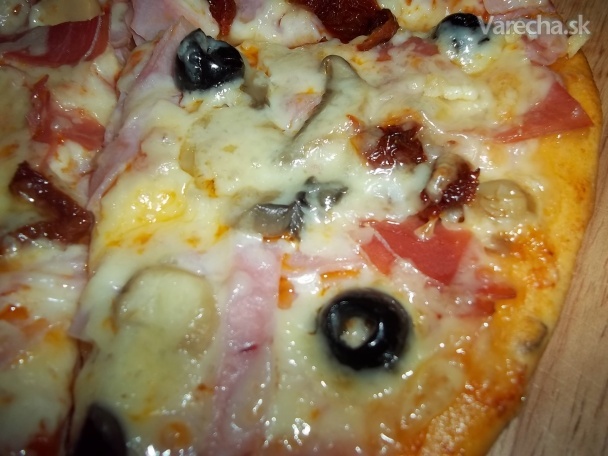 Pizza v zapekáči na pizzu (fotorecept)