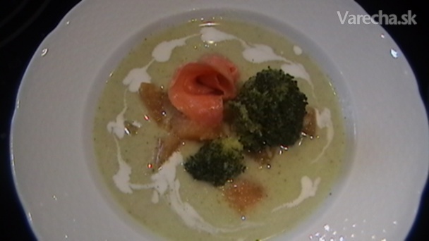 Brokolicový krém so sladkými zemiakmi a údeným lososom (fotorecept)