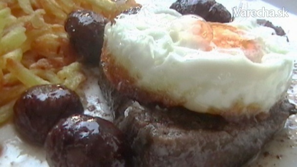 Biftek s vajcom a hranolčekmi