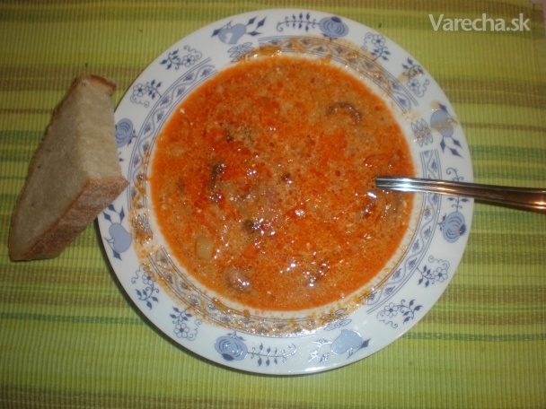 Kapustová polievka s klobásou