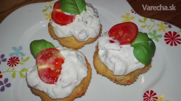 Slané paradajkové cupcakes s čerstvou bazalkou