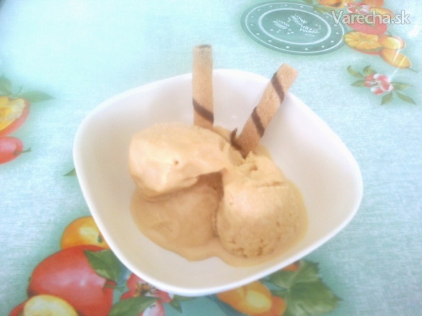 Domáca karamelová zmrzlina (fotorecept)