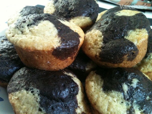 Čierno-biele vanilkovo-čokoládové mňamky muffiny