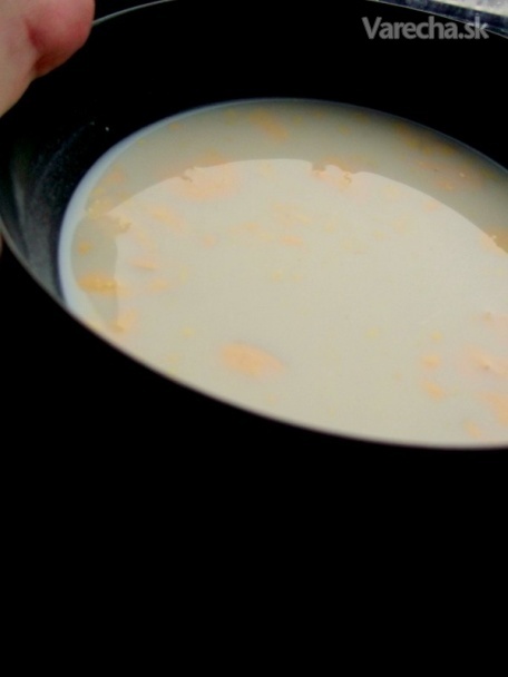 Mliečna polievka s vajíčkom a zemiakmi