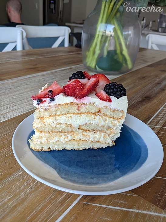 Piškótový cheesecake s ovocím (fotorecept)