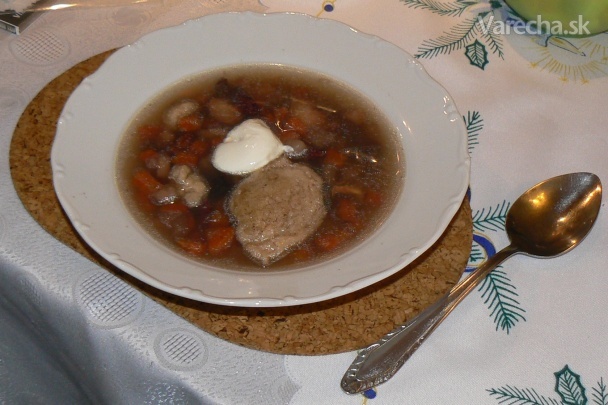 Hustá fazuľová polievka bez štipky mäsa (fotorecept)