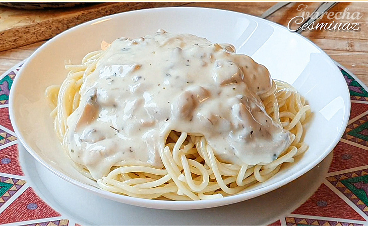 Špagety s krémovou cesnakovo-šampiňónovou omáčkou (videorecept)