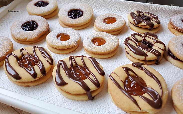 Krehké a mäkučké linecké pečivko (videorecept)