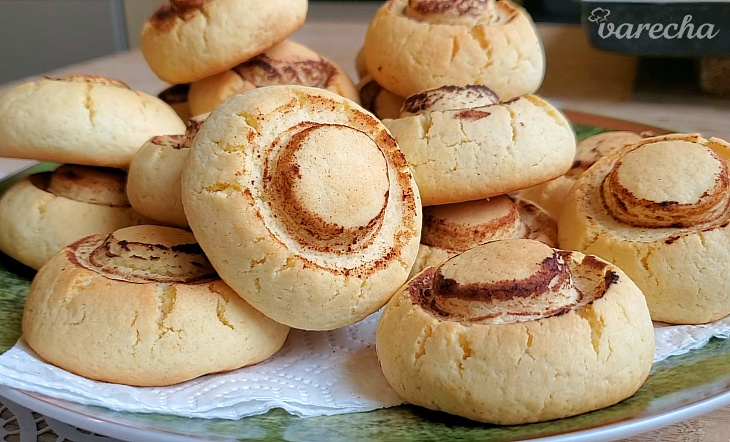 Krehké koláčiky v tvare hríbov (videorecept)