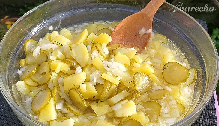 Jednoduchý zemiakový šalát (videorecept)