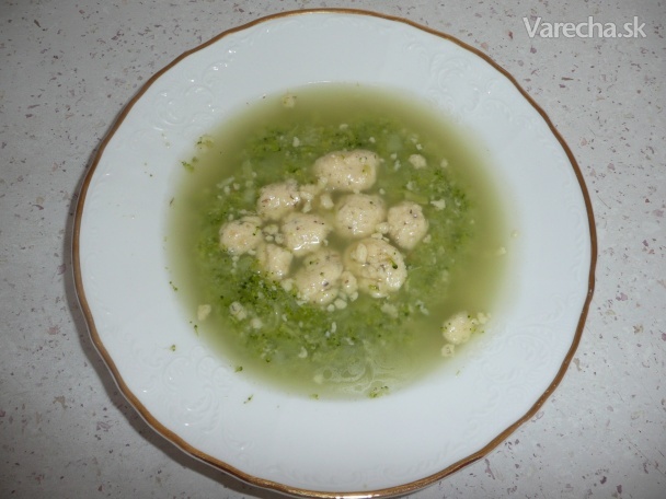 Brokolicová polievka zo syrovými haluškami (fotorecept)